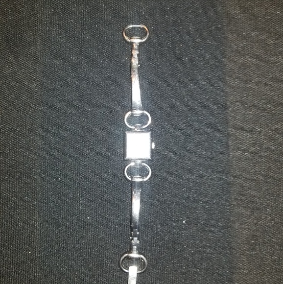 Authentic & serial numbered Gucci womens watch - Picture 2 of 4